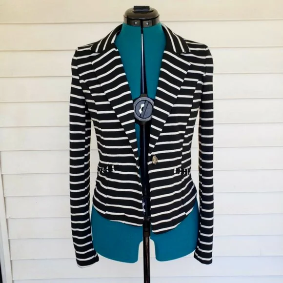 B&W Stripped Cropped Blazer - Picture 4 of 9